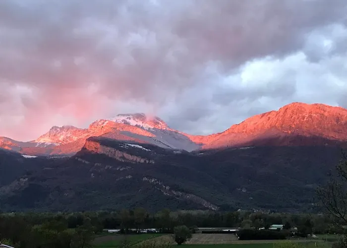La Dent Du Loup A La Campagne, Proche De Grenoble